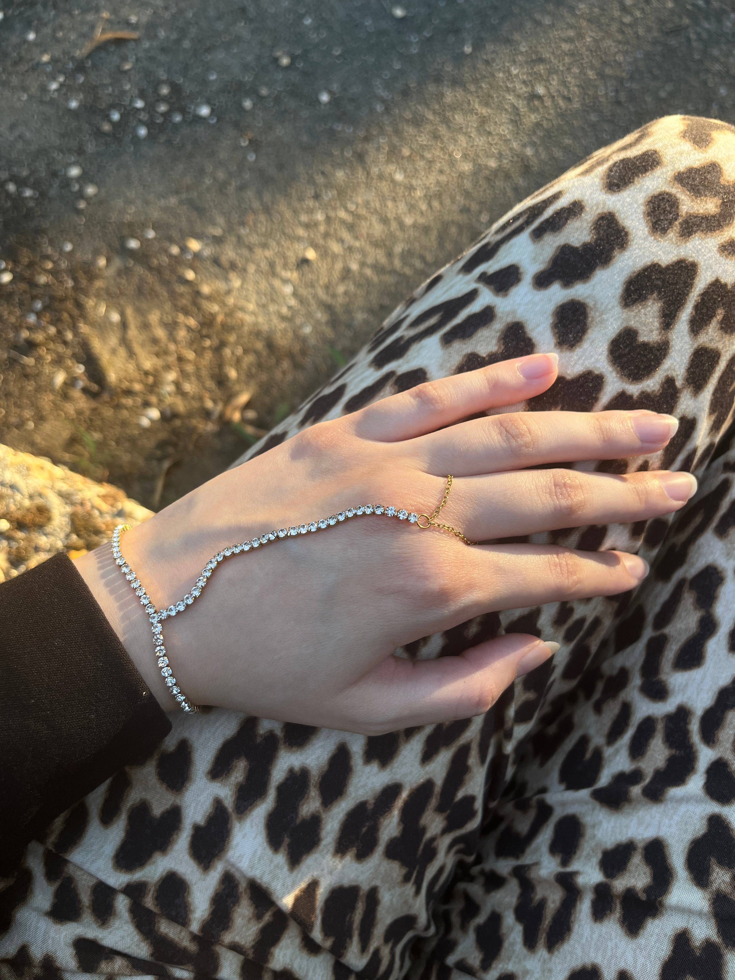 Algiers hand chain